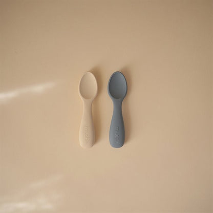 Mushie Spiseskje til baby Blue/Sand