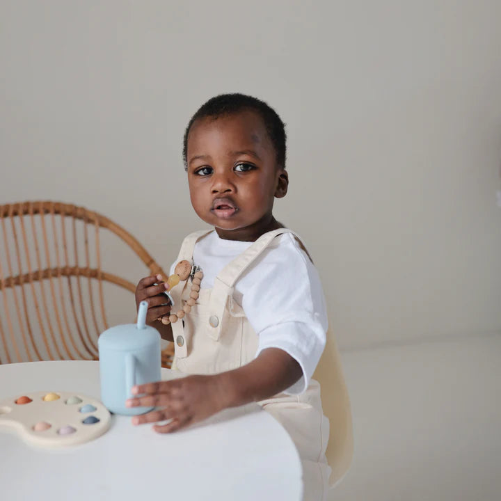 Mushie Silikon Kopp med Sugerør Powder Blue