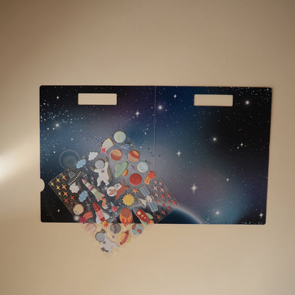 Mushie Gjenbrukbart klistremerkesett Space